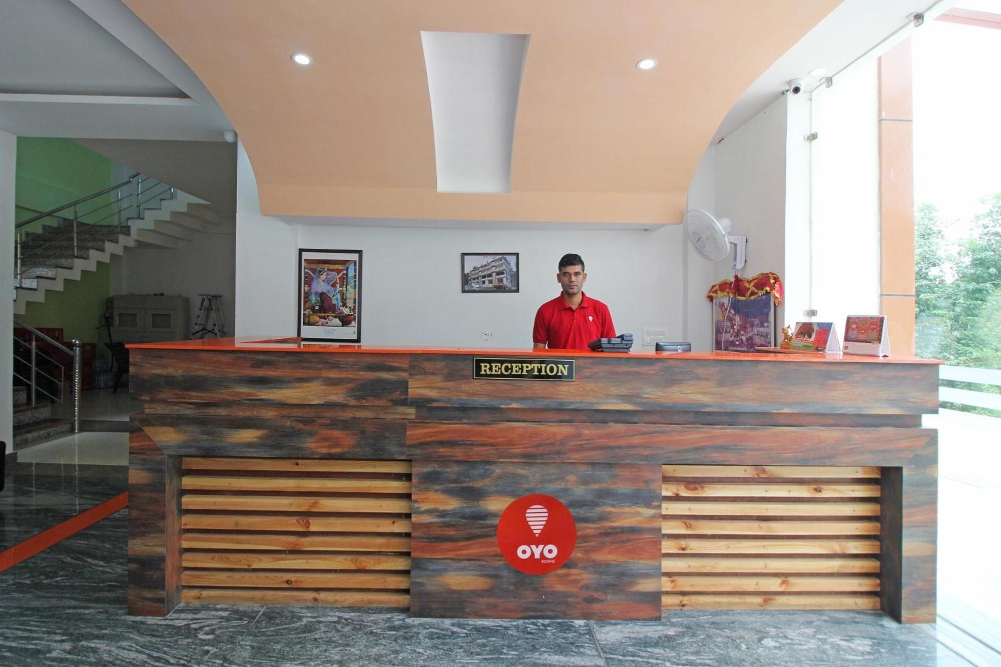 Oyo Hotel Chandni Dharamshala Bagian luar foto